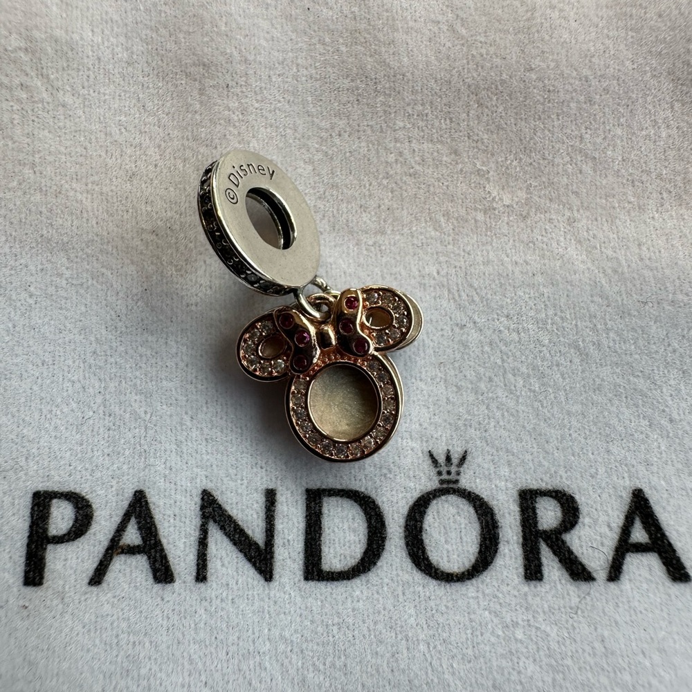 Disney x PANDORA Minnie Mouse Charm For Mom